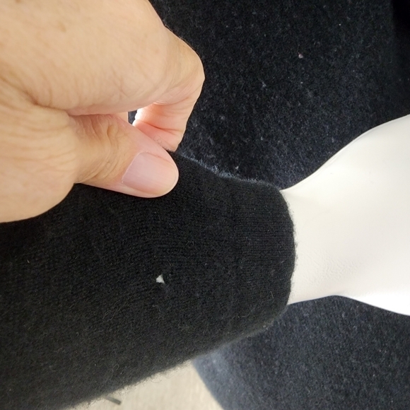 Neiman Marcus Cashmere Black Cardigan Size M - Picture 9 of 16